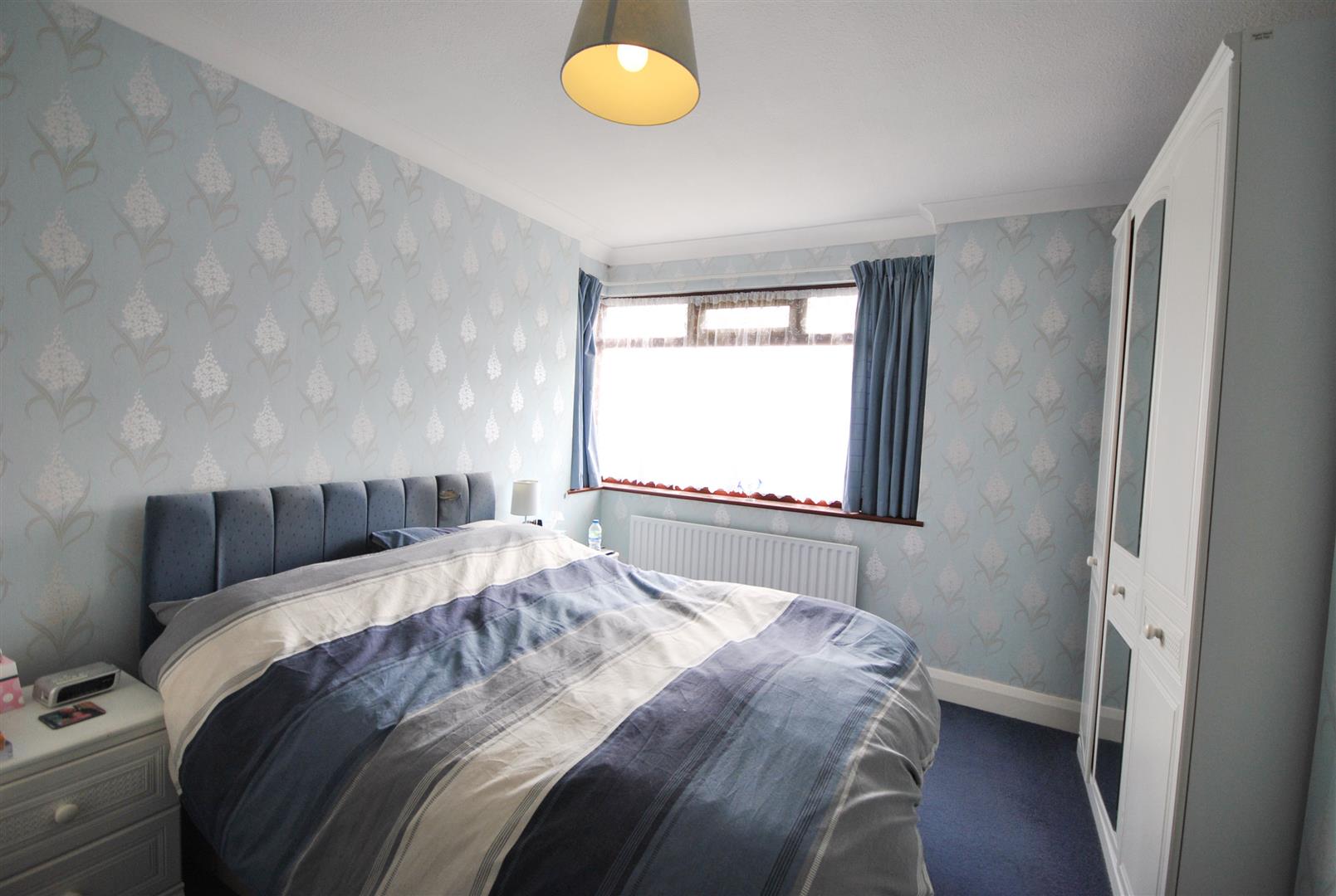 3 Bedrooms, Bungalow - Semi Detached